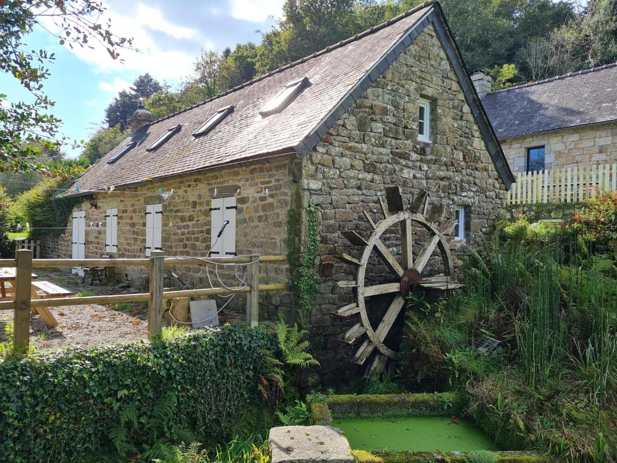 Moulin De Bonnescat Vila Plogonnec Exterior foto